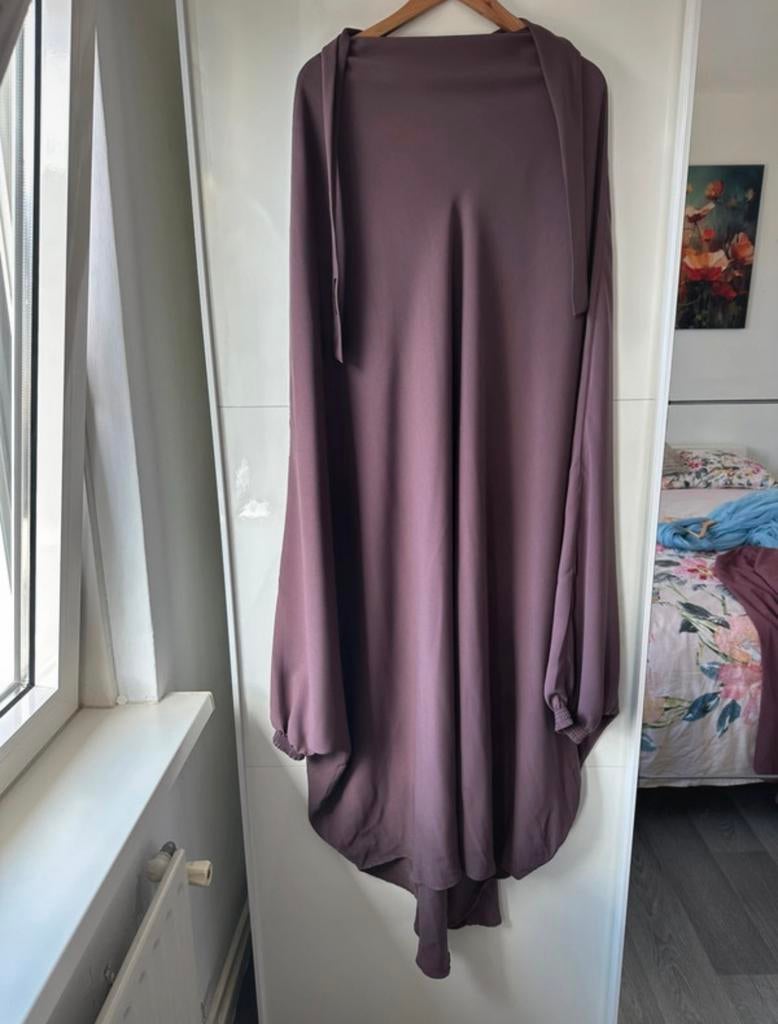 Paarse Khimar, Kleding | Dames, Ophalen of Verzenden, Zo goed als nieuw, Paars, Onder de knie