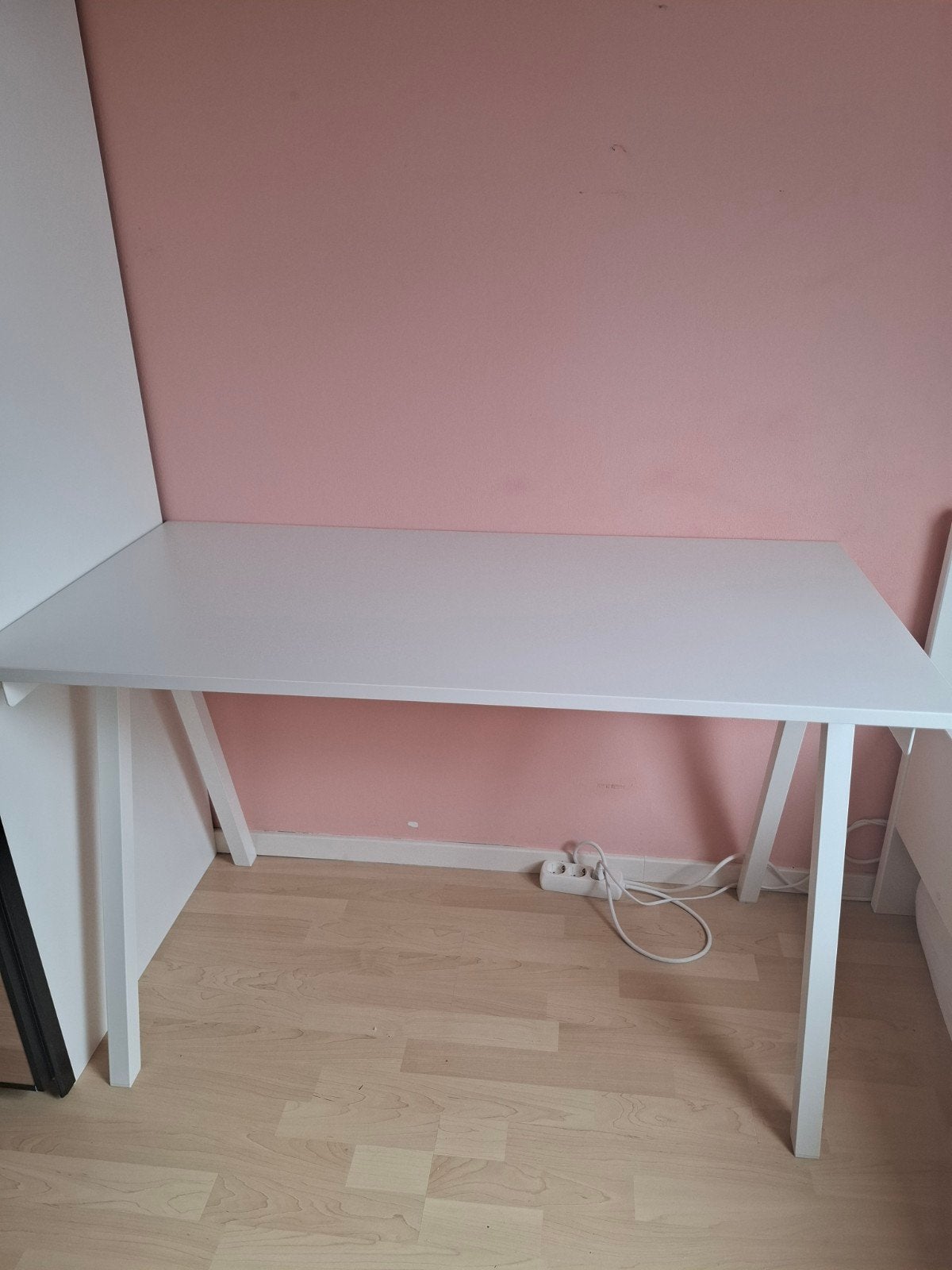 Mooi wit IKEA bureau 120x60 cm – zeer nette staat, Ophalen of Verzenden, Zo goed als nieuw