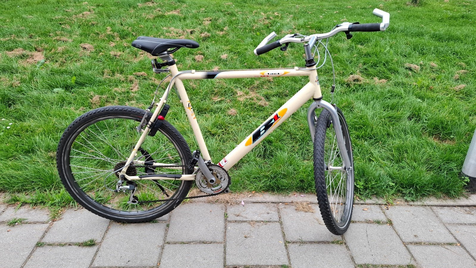 Batavus B-One tact - Goede staat met Axa slot, Ophalen, Gebruikt, 26 inch, Velgrem
