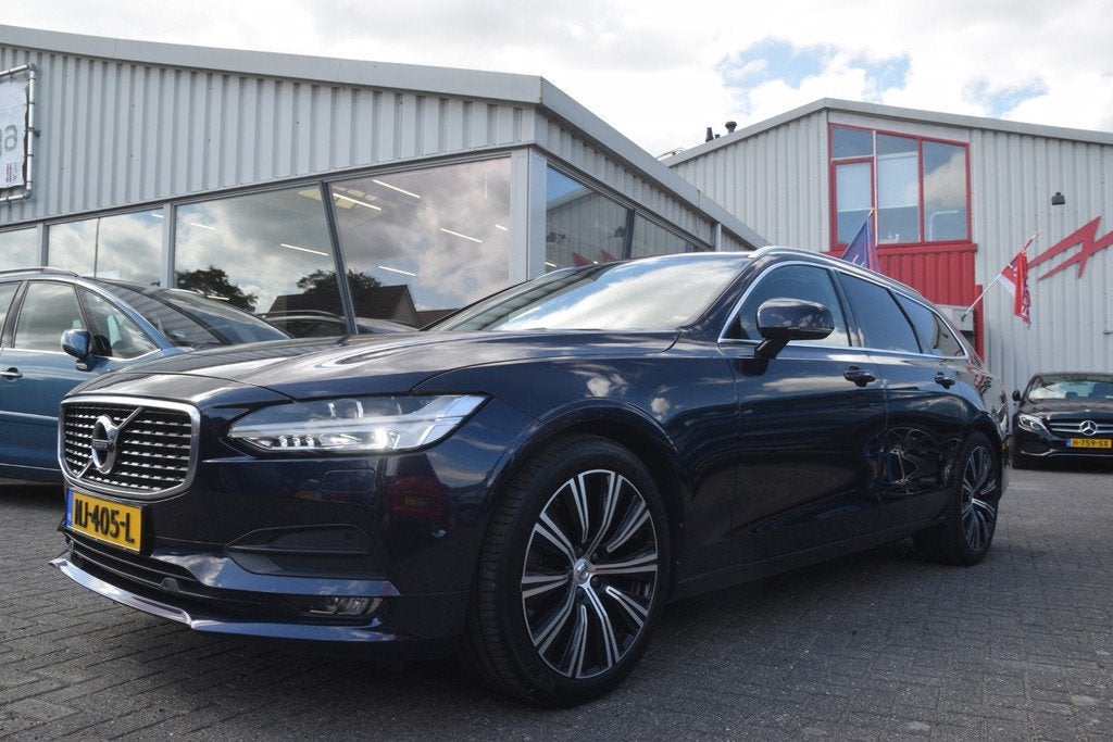Volvo V90 2.0 T5 Momentum Navi | LED | LMV | Leer | Stoelver, Auto's, Volvo, 15 km/l, 4 cilinders, 93 €/maand, Onderhoudsboekje