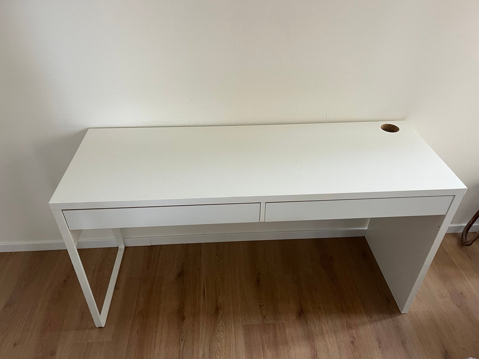 IKEA MICKE bureau wit – goede staat, Ophalen, 50 cm, 142 cm, Zo goed als nieuw