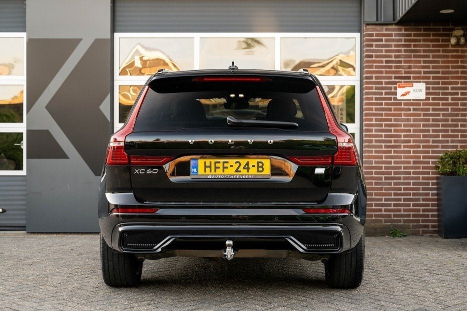 Volvo XC60 2.0 T6 Plug-in Hybrid AWD Ultimate Dark | Panoram, Auto's, Volvo, Automaat, Gebruikt, Zwart, 4 cilinders