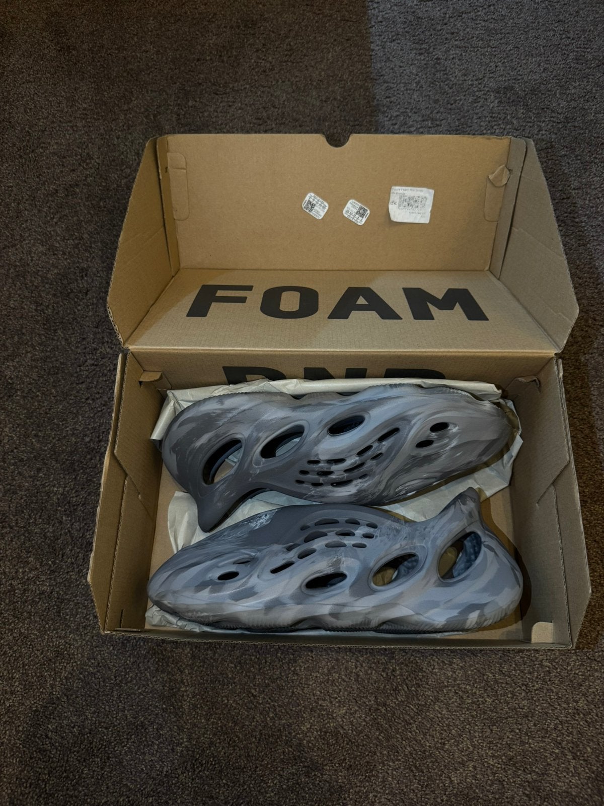 Yeezy Foam runner grey 43, Slippers, Overige kleuren, Nieuw, Ophalen of Verzenden