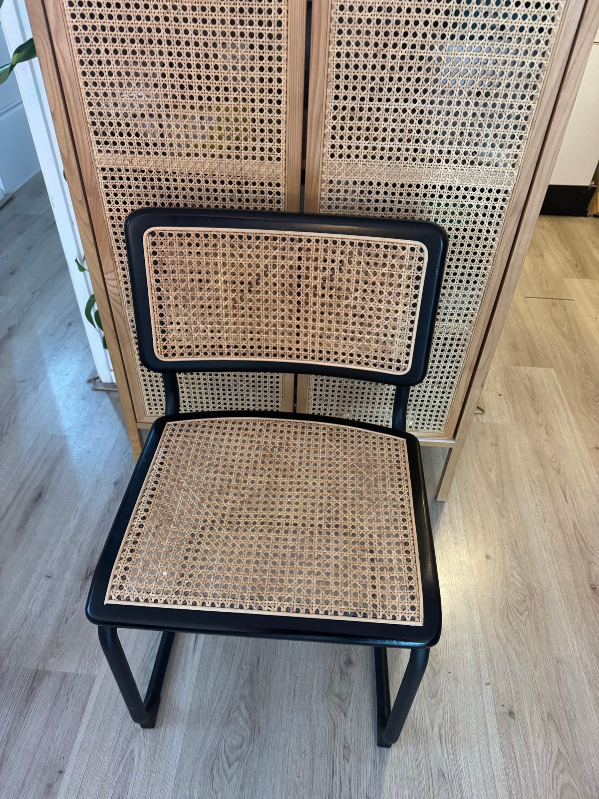 Zwarte rotan stoel met webbing, Ophalen, Gebruikt, Zwart, Hout