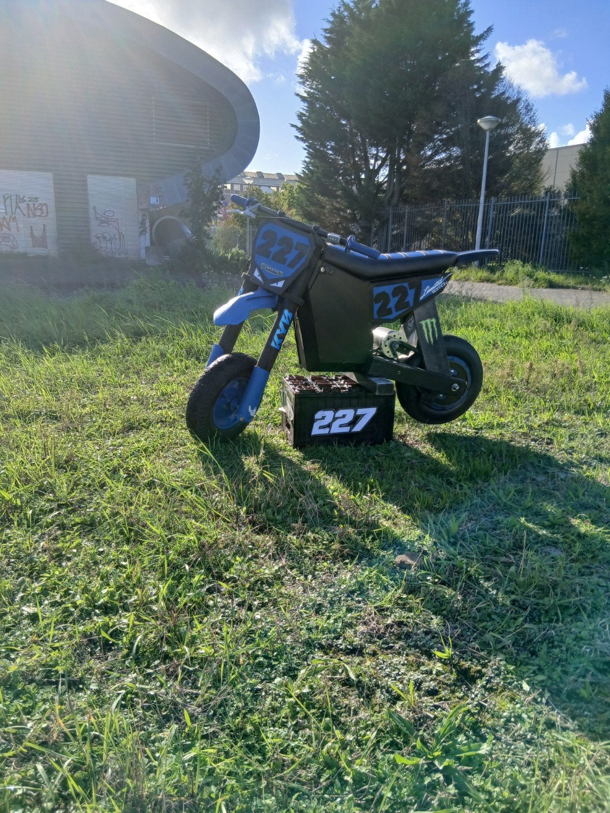 Mini motorfiets van hout - 20 km/u - weinig gebruikt, Fietsen en Brommers, Ophalen, Gebruikt, Schijfrem, Overige typen