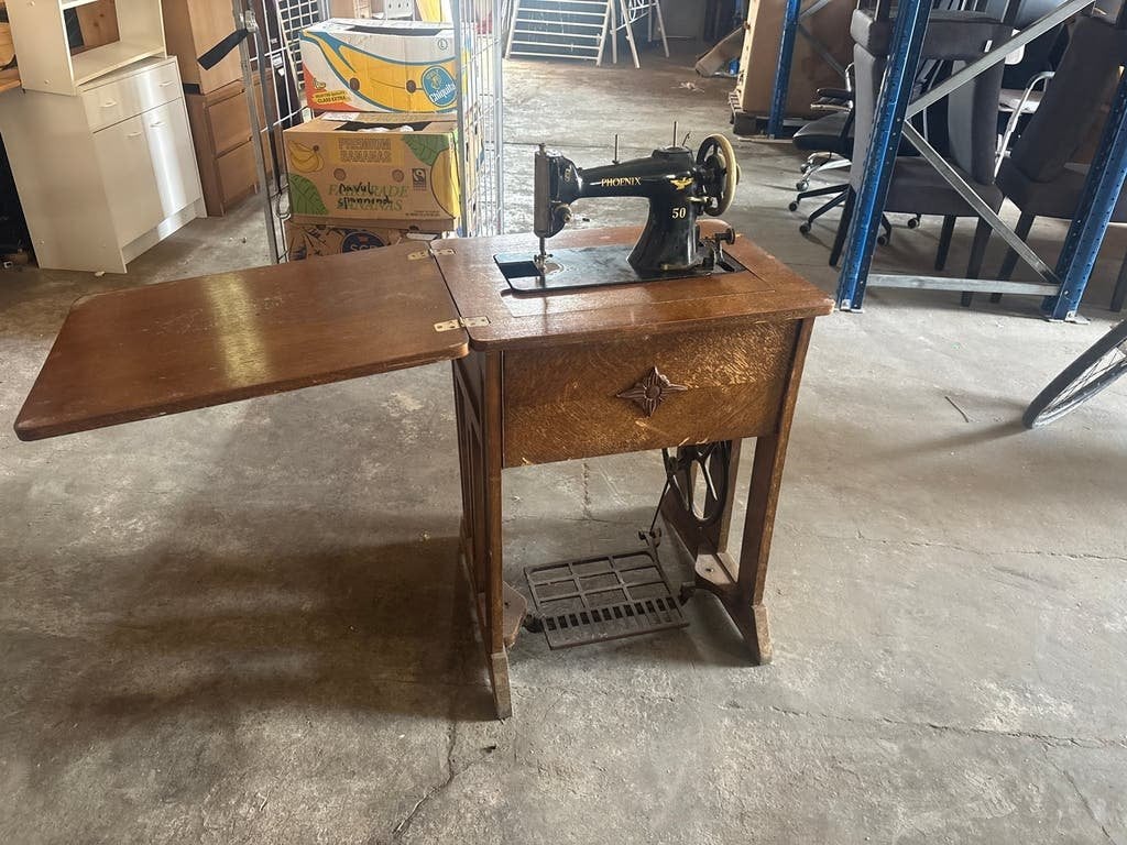 Antieke Phoenix 50 Naaimachine met Houten Kast, Ophalen