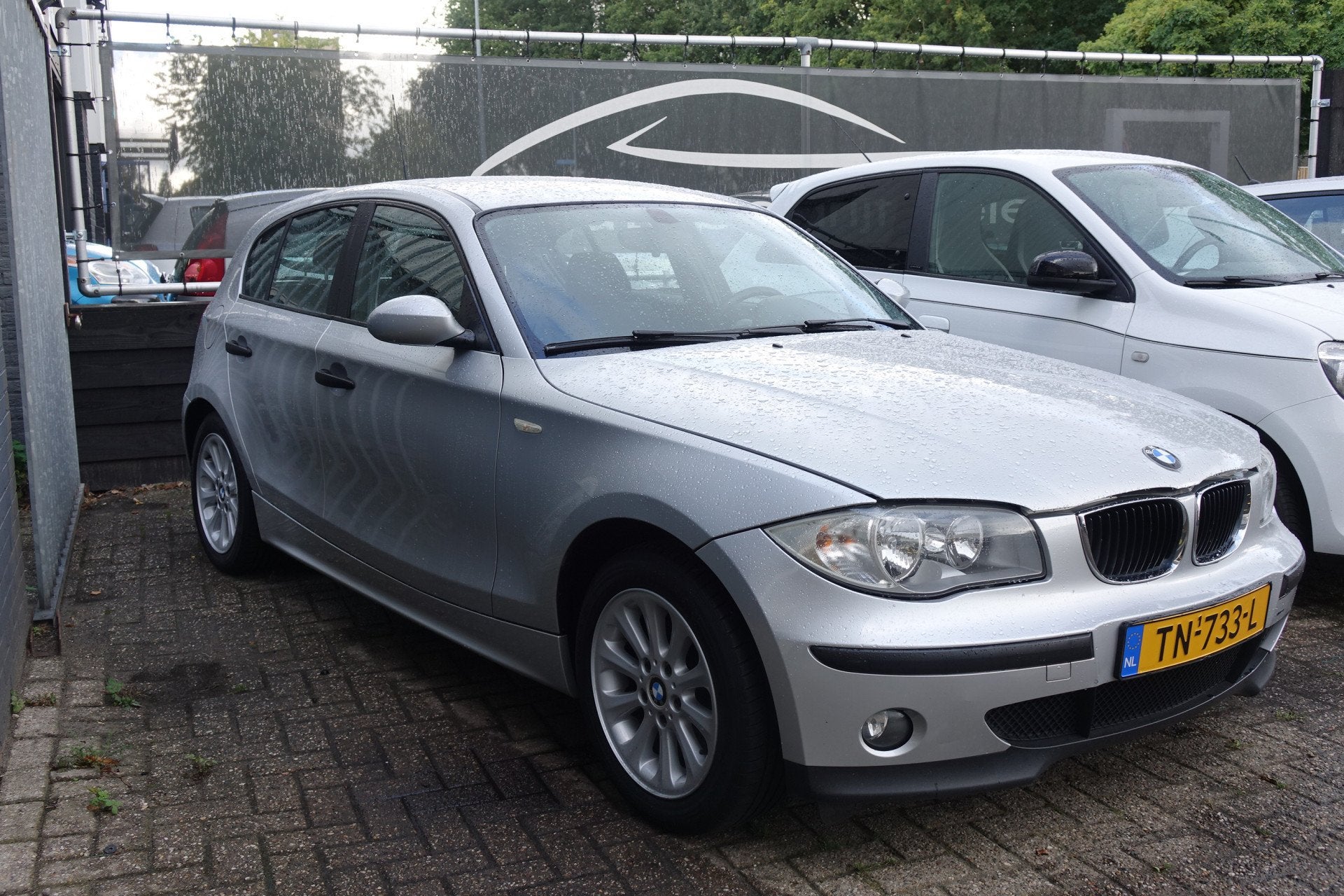 BMW 1-serie 116i High Executive, keurige auto! Airco en nieu, Achterwielaandrijving, Gebruikt, 4 cilinders, 635 kg
