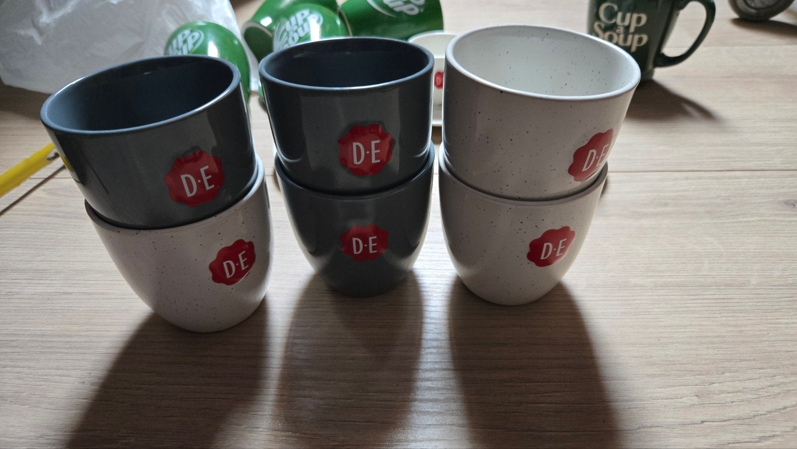Douwe egberts mokken zonder oortjes 6 stuks, Ophalen of Verzenden, Zo goed als nieuw, Overige stijlen, Kop(pen) en/of Schotel(s)