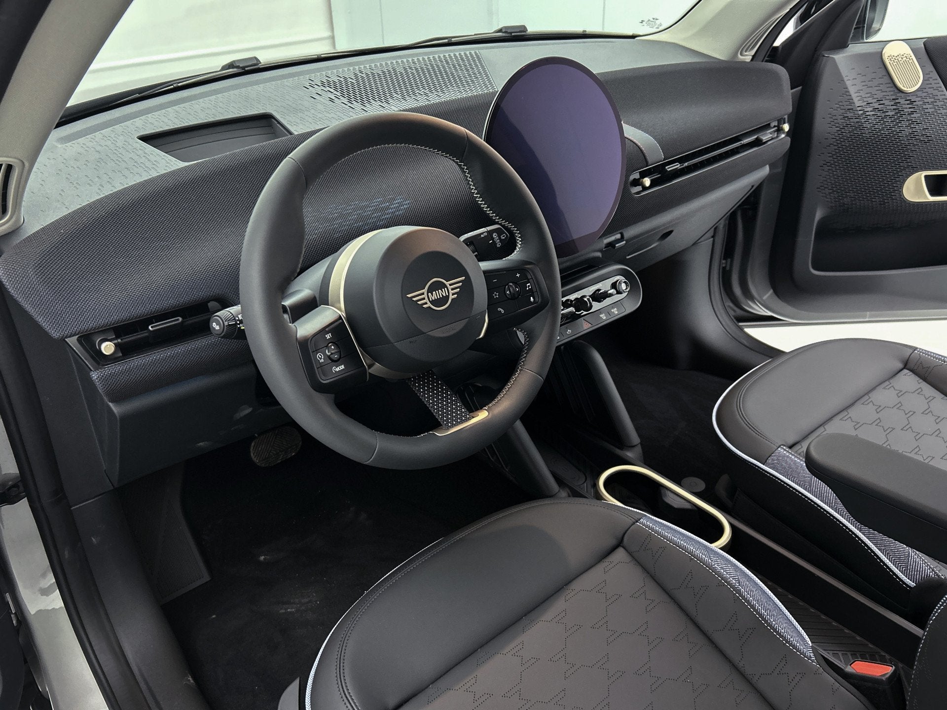 MINI Hatchback Cooper E / Classic / Pakket L / 18 inch Slide, Auto's, Mini, Dealer onderhouden, Stof, Zwart, 4 stoelen
