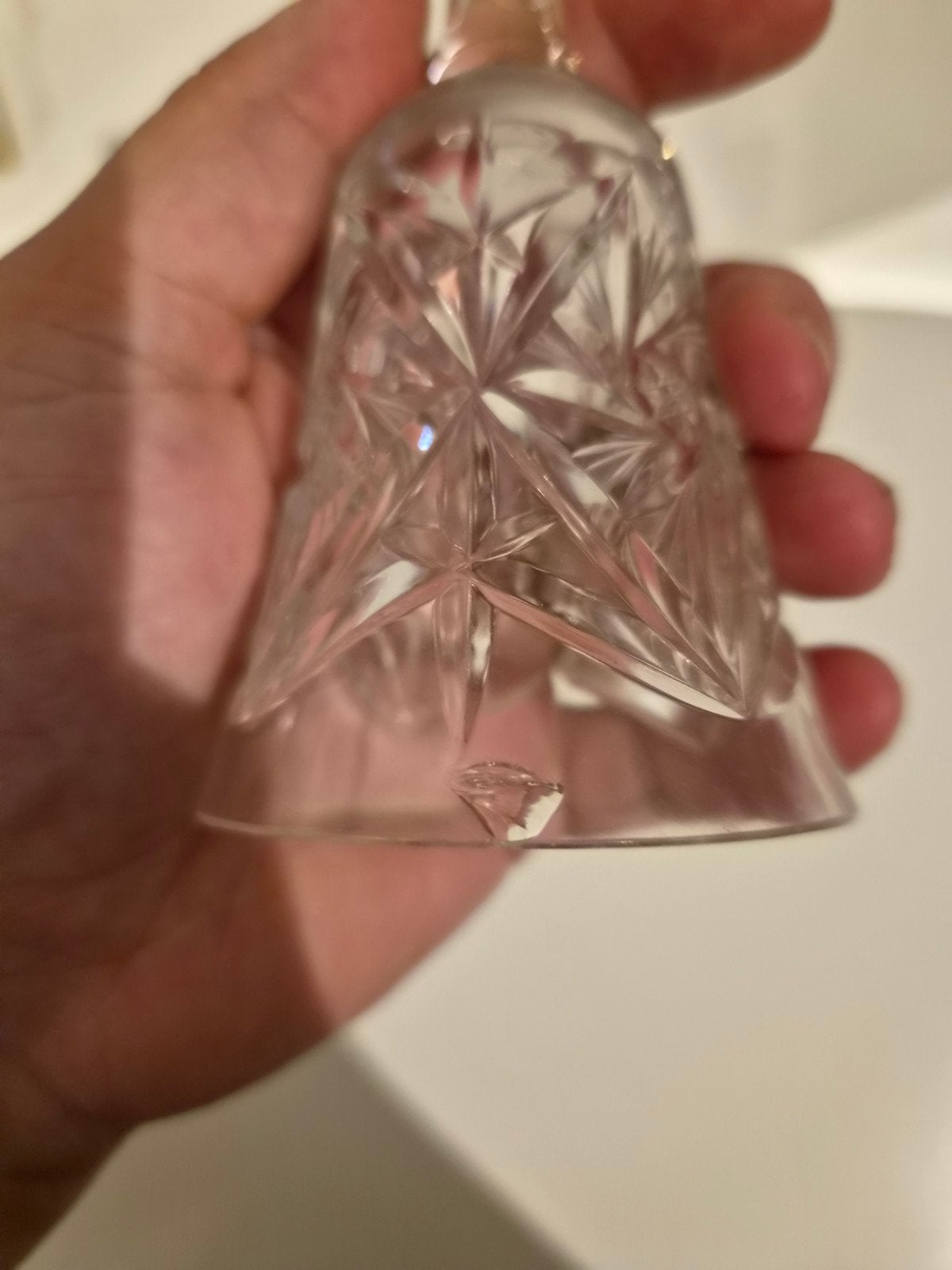 Kristallen belletje met geslepen decoratie, Ophalen