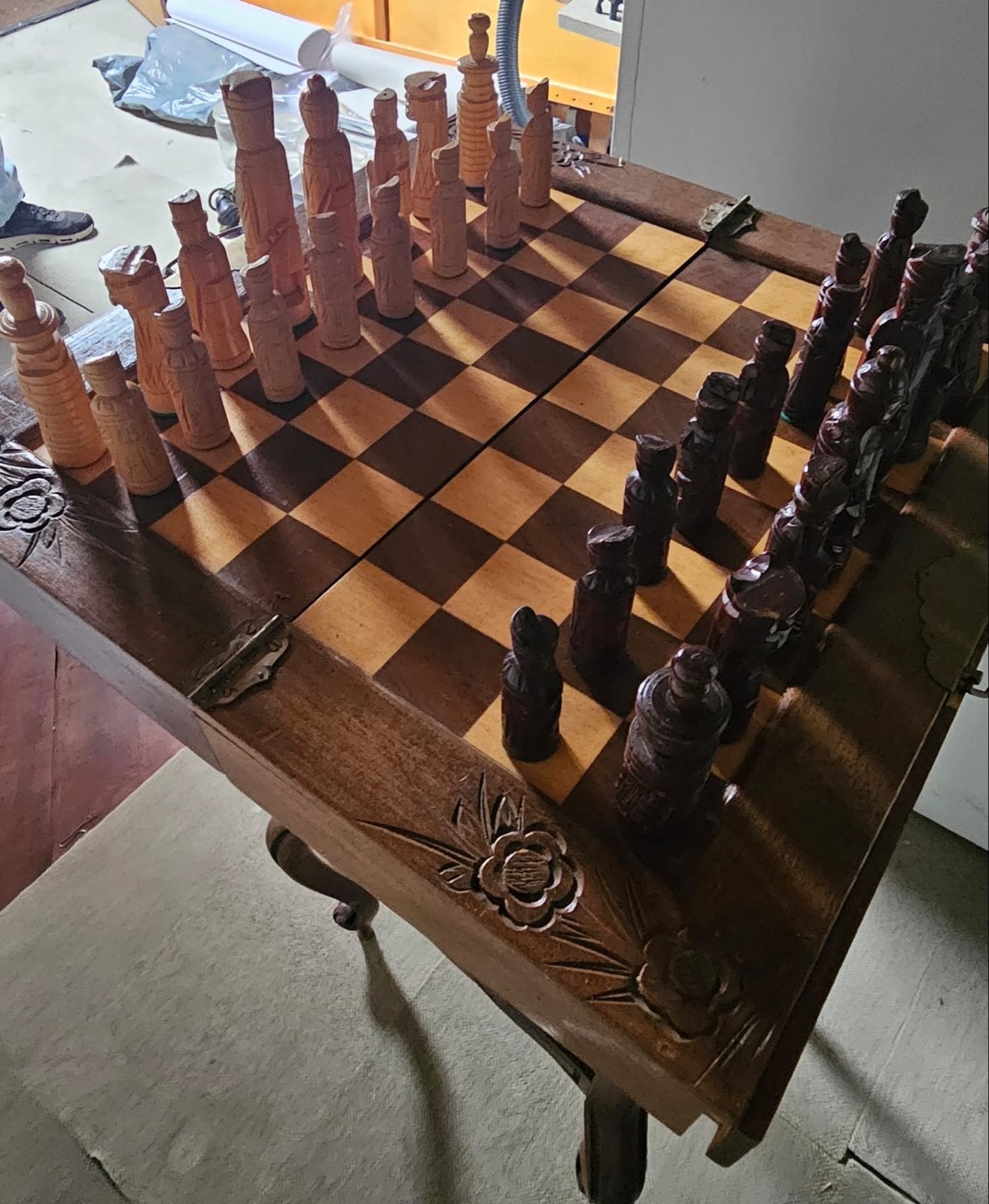 Uniek Handgesneden Houten Schaakspel met Opbergvak, Een of twee spelers, Ophalen, Gebruikt, Reisspel