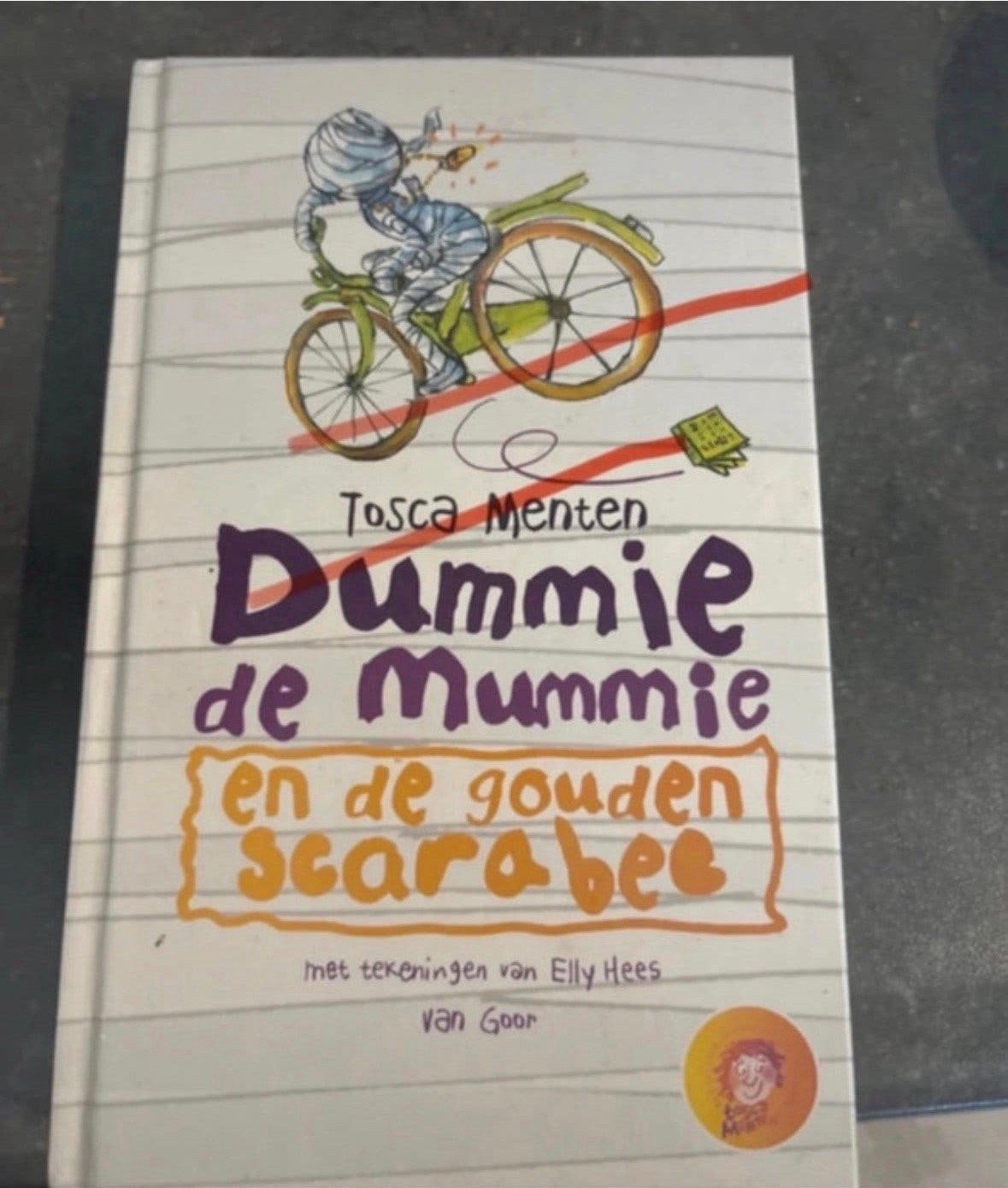 Dummie de Mummie en de gouden scarabee - Tosca Menten, Boeken, Ophalen of Verzenden, Gelezen, Fictie