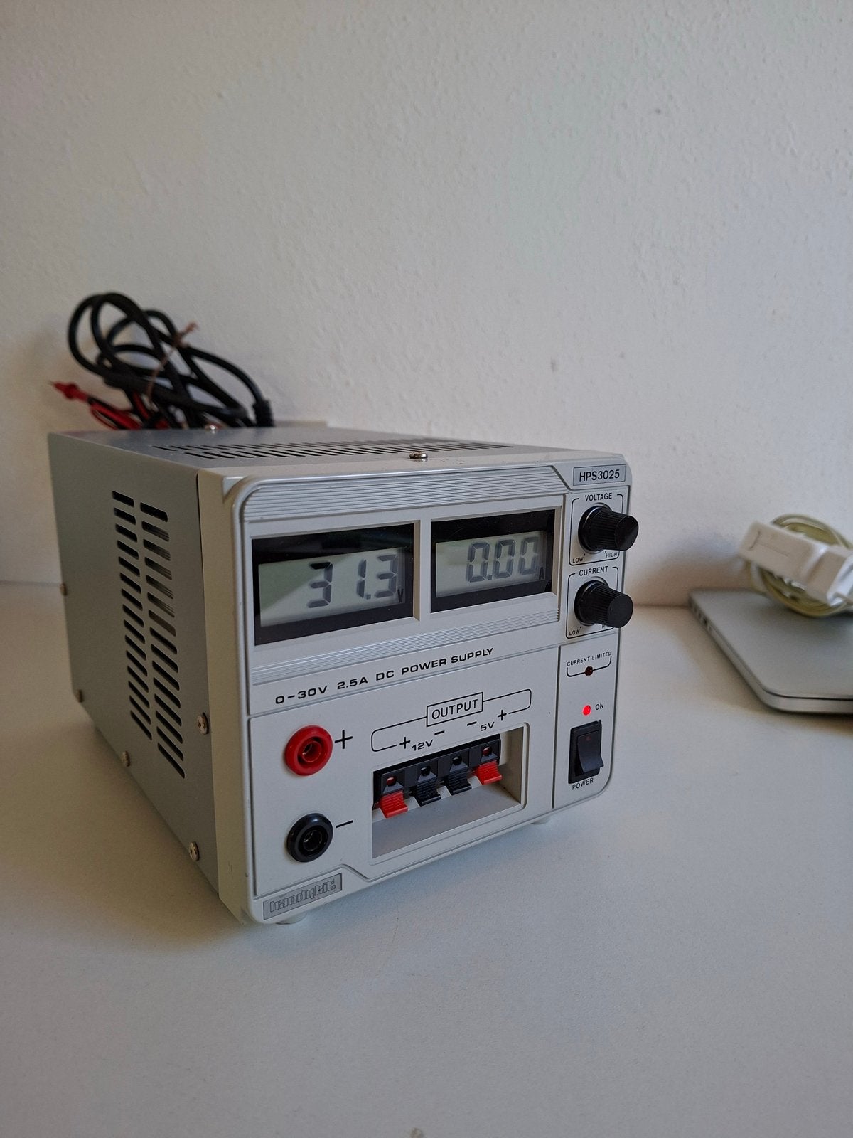 HPS3025 labvoeding DC power supply instelbaar van 0-30Vdc, Ophalen of Verzenden, Zo goed als nieuw