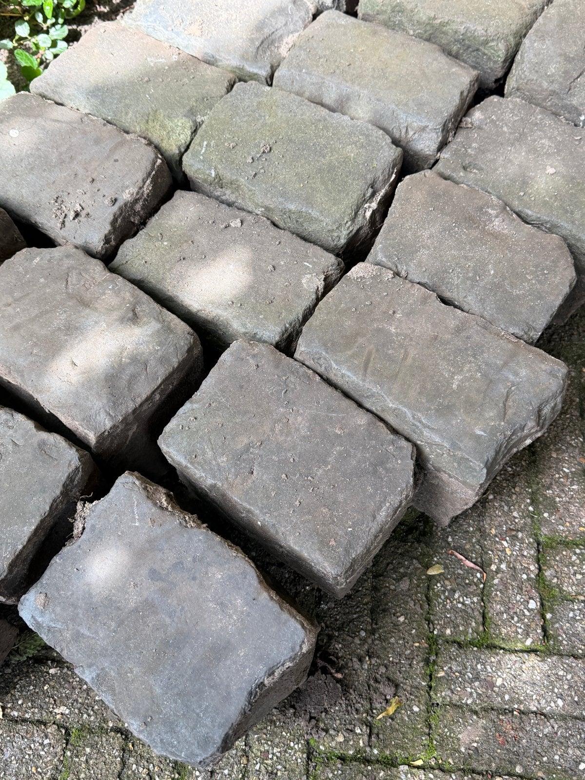 Gres Kasseien kinderkoppen 18x12x14  LxBxH, Tuin en Terras, Ophalen, Zo goed als nieuw, Beton, Klinkers