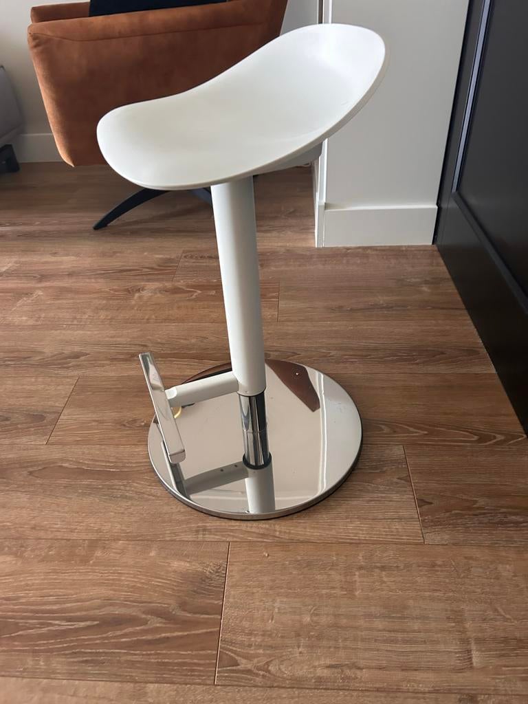 IKEA JANINGE barkruk, in hoogte verstelbaar, Huis en Inrichting, Barkrukken, Ophalen, Kunststof, Gebruikt, In hoogte verstelbaar