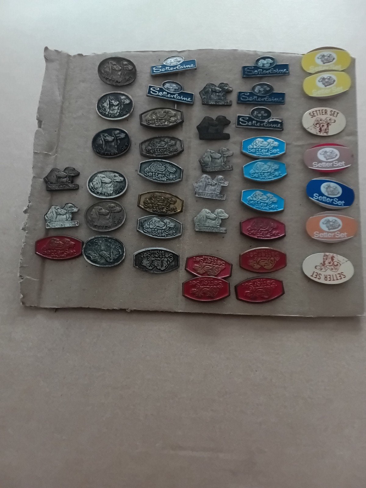 verschillende speldjes van het kousen merk "" Setter set, Verzamelen, Ophalen of Verzenden