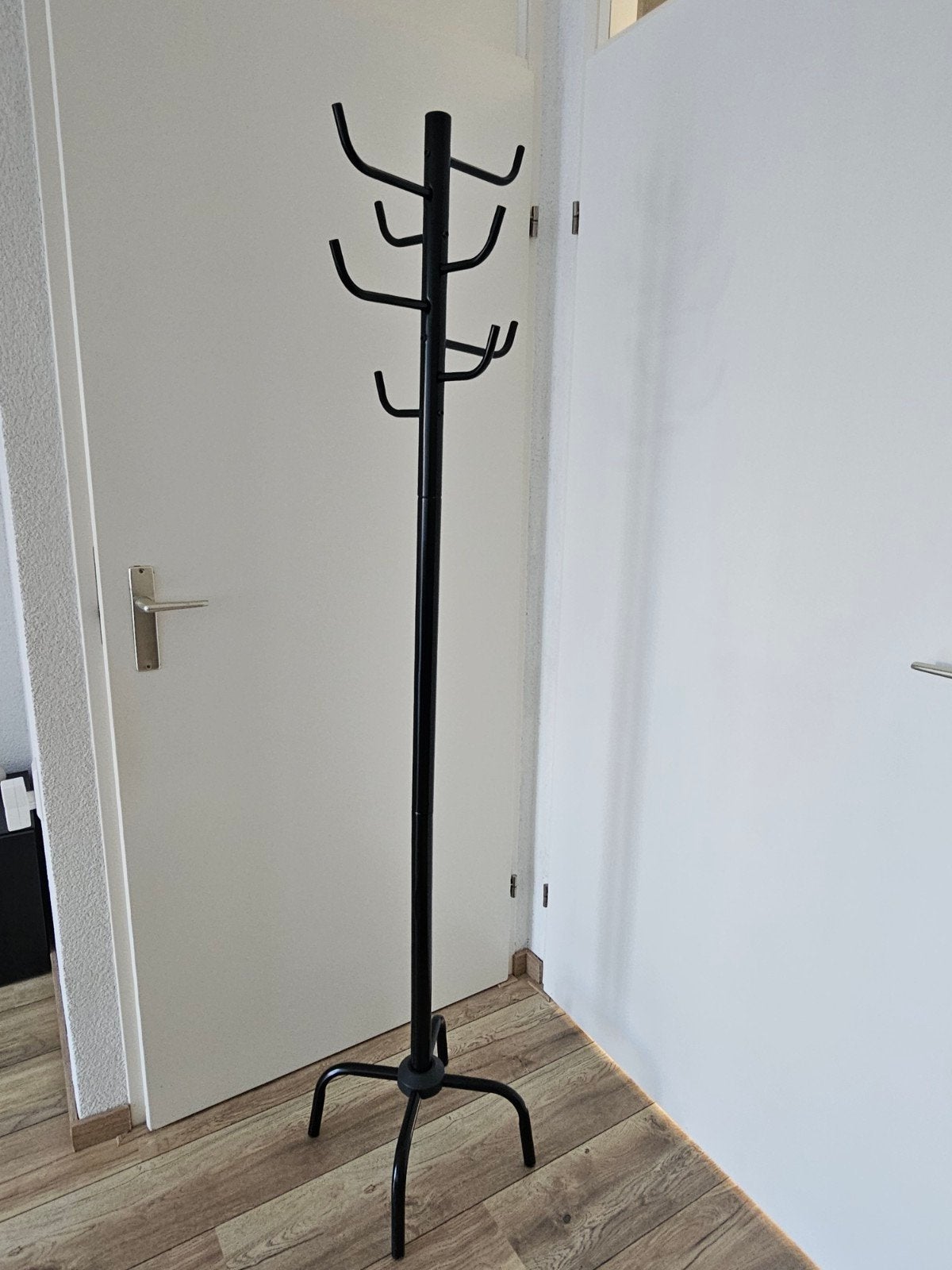Zwarte staande kapstok, Ophalen, Gebruikt, Metaal, Staande kapstok