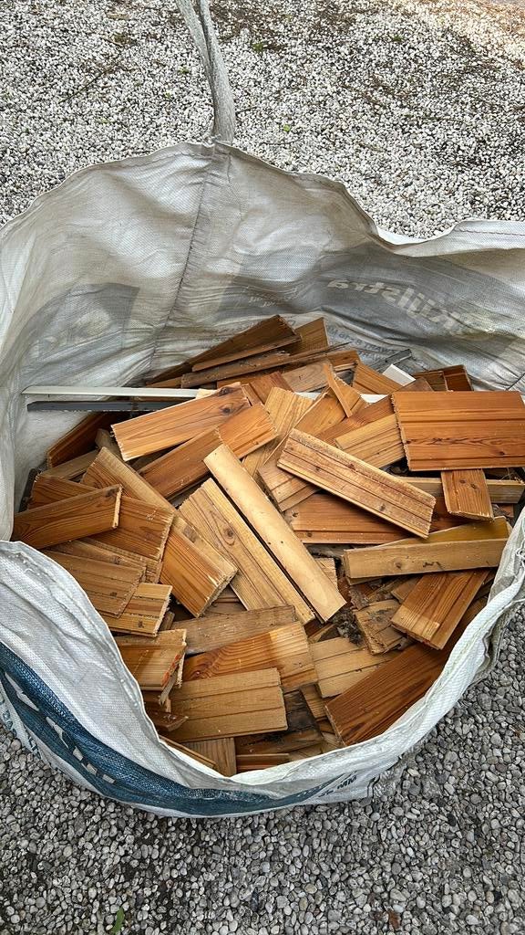 Gratis af te halen, big bag met verzaagde schroot delen., Minder dan 3 m³, Ophalen of Verzenden, Overige houtsoorten