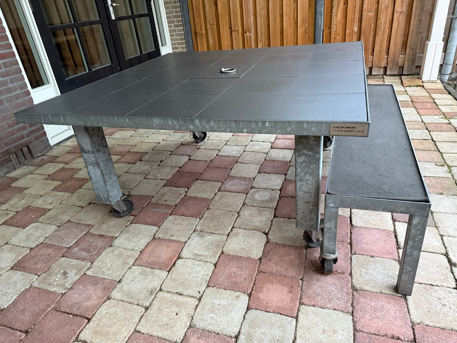Tuintafel met vuurkorf in het midden + bankje, Ophalen, Zo goed als nieuw, Vierkant, Metaal