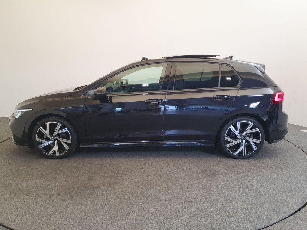 Volkswagen Golf 1.5 eTSI R-Line Panoramadak, Camera, ACC, Auto's, Volkswagen, 12 maanden, Euro 6, 4 cilinders, Zwart