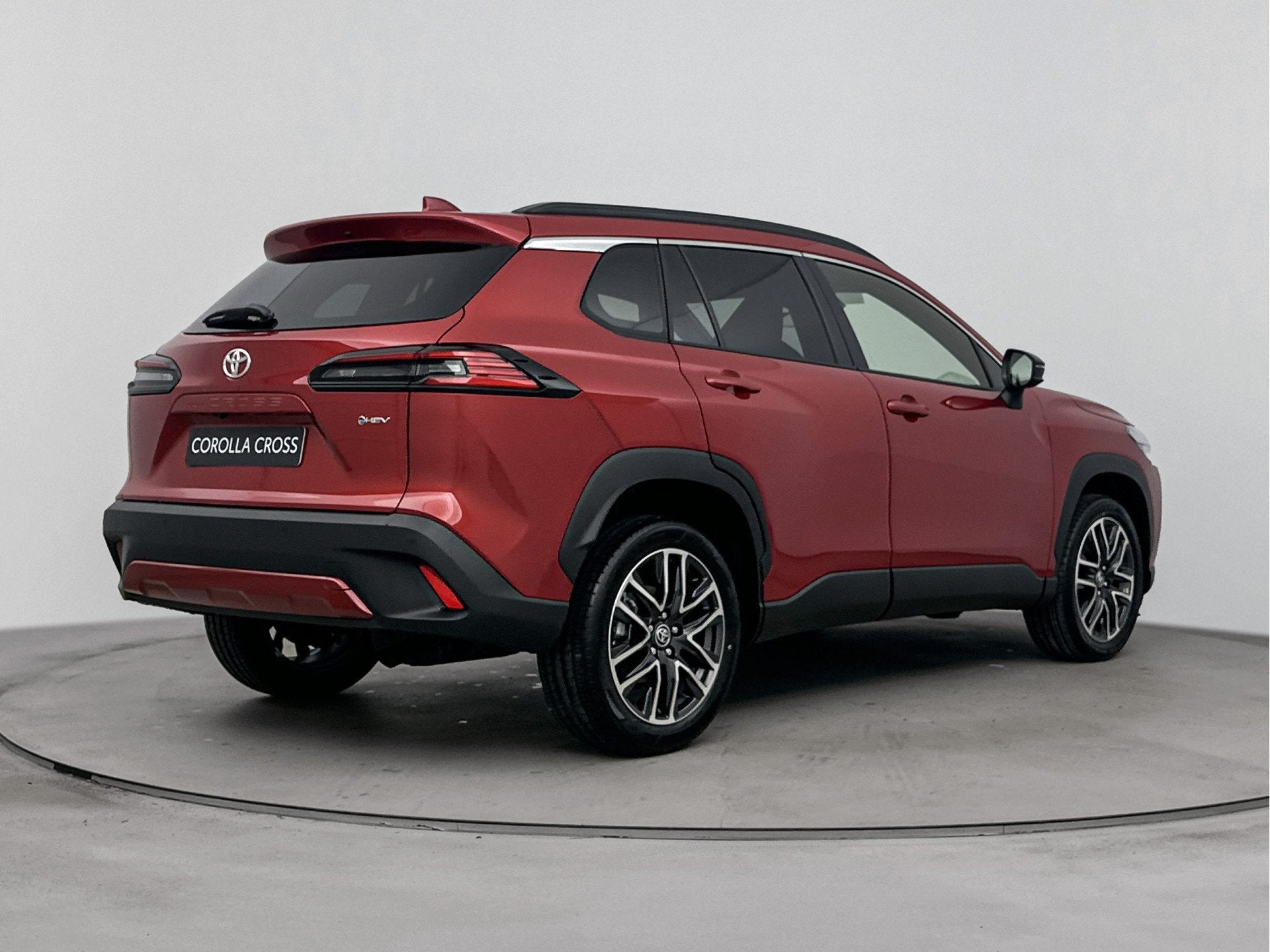 Toyota Corolla Cross Hybrid 140 Dynamic | Apple Carplay & An, Auto's, Toyota, 12 maanden, Zwart, 4 cilinders, Automatische klimaatregeling