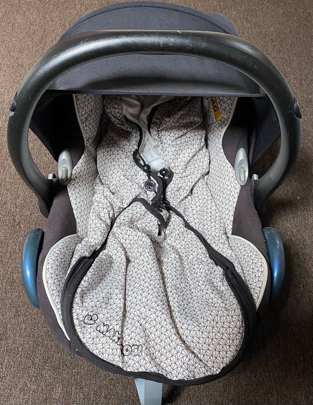 Maxi cosi met bijbehorende voetenzak, Autogordel, Ophalen of Verzenden, Zo goed als nieuw, 0 t/m 13 kg