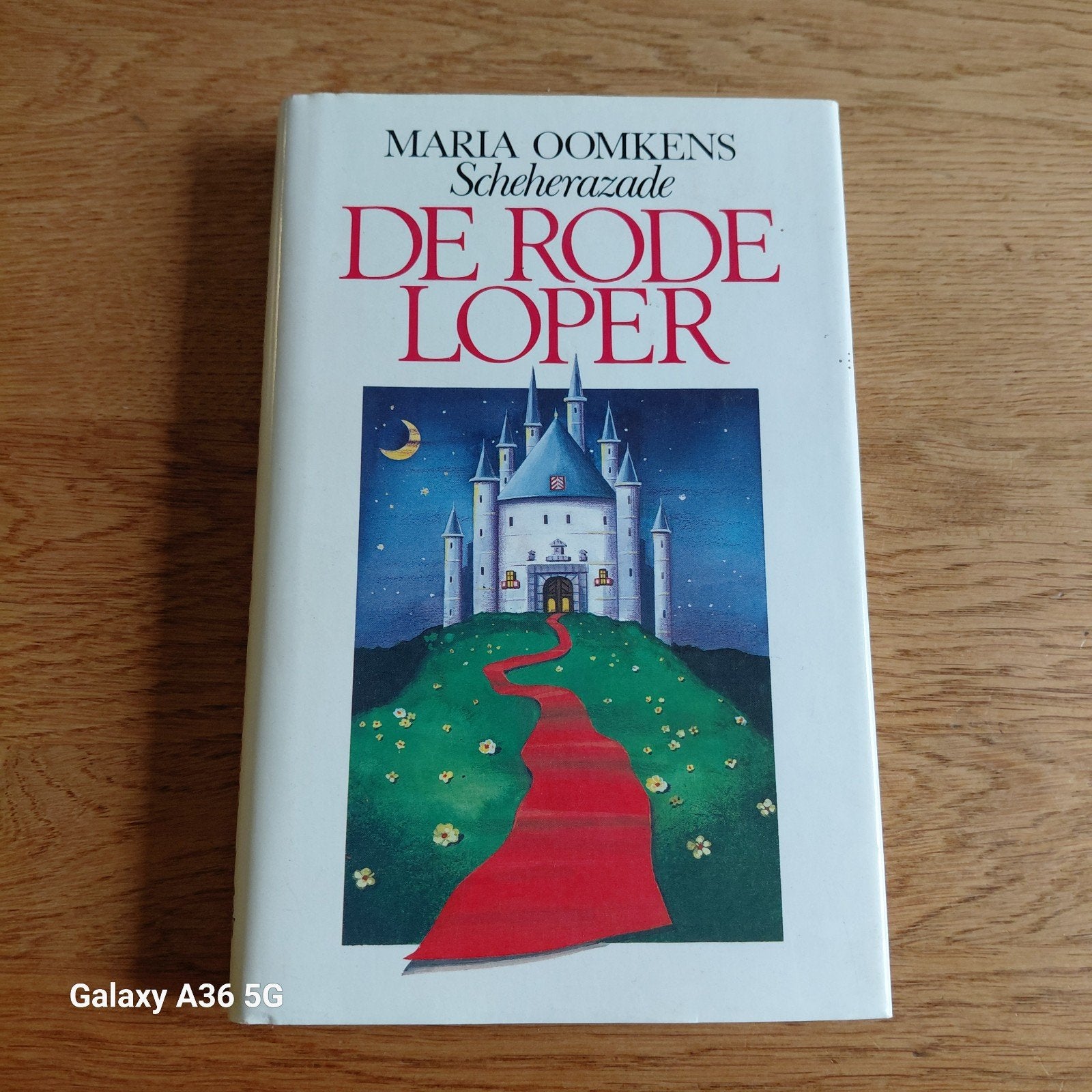 Maria Oomkens - Scheherazade: De Rode Loper, Boeken, Ophalen of Verzenden, Gelezen, Maria Oomkens, Nederland