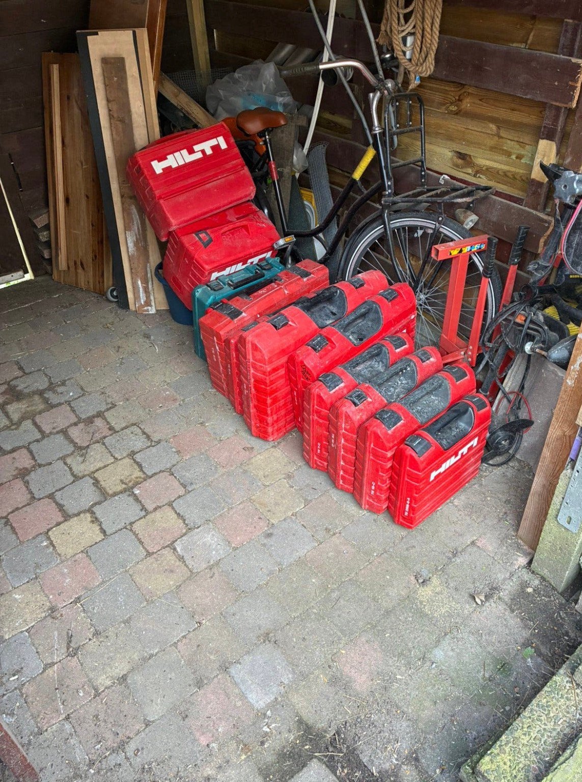 Enorme hoeveelheid hilti koffers met passende inzet., Ophalen of Verzenden, Zo goed als nieuw, Elektrisch, Bovenfrees
