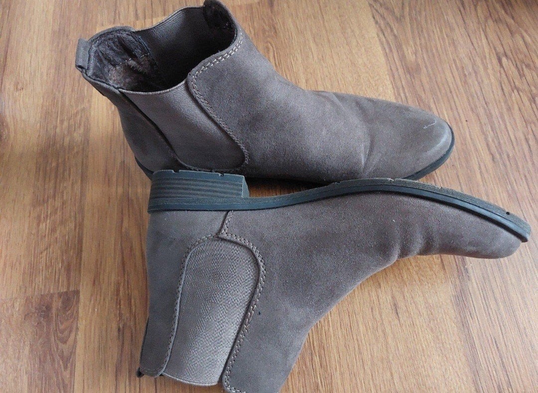 Nieuwe Taupe Enkellaarsjes Maat 41 met Zachte Binnenkant, Kleding | Dames, Ophalen of Verzenden, Nieuw, Overige kleuren, Lage of Enkellaarzen