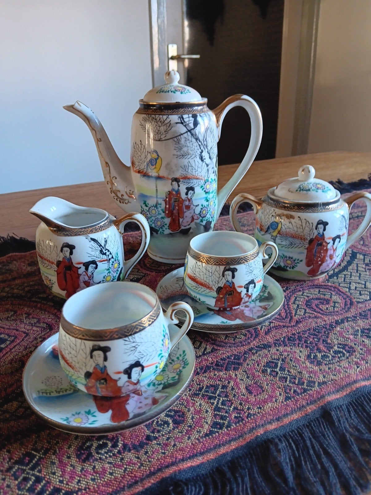 Vintage Japans theeservies met handgeschilderde decoratie, Antiek en Kunst, Ophalen