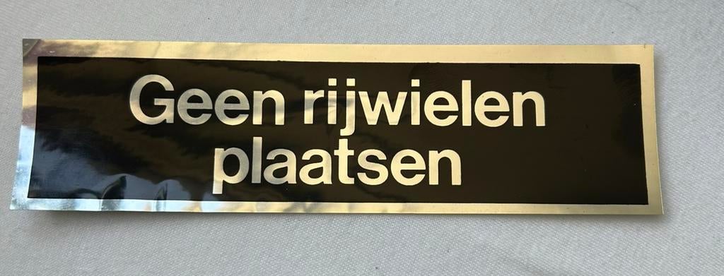 Vintage sticker GEEN RIJWIELEN PLAATSEN, Verzamelen, Verzenden, Nieuw, Overige typen