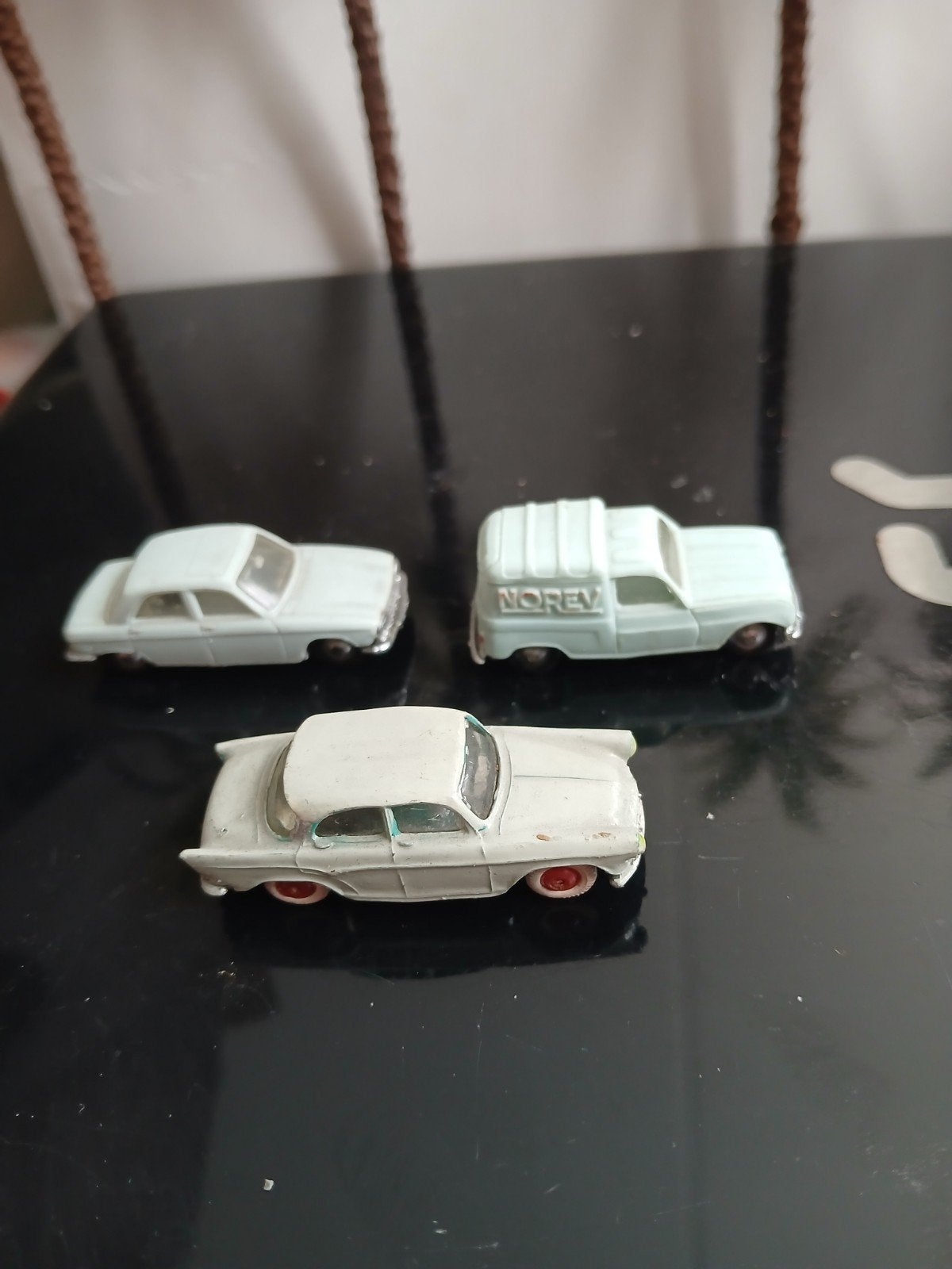 Renault 4, Peugeot 204en Simca Aronde P60. Kleine Norev vana, Hobby en Vrije tijd, Modelauto's | 1:87, Ophalen of Verzenden, Gebruikt