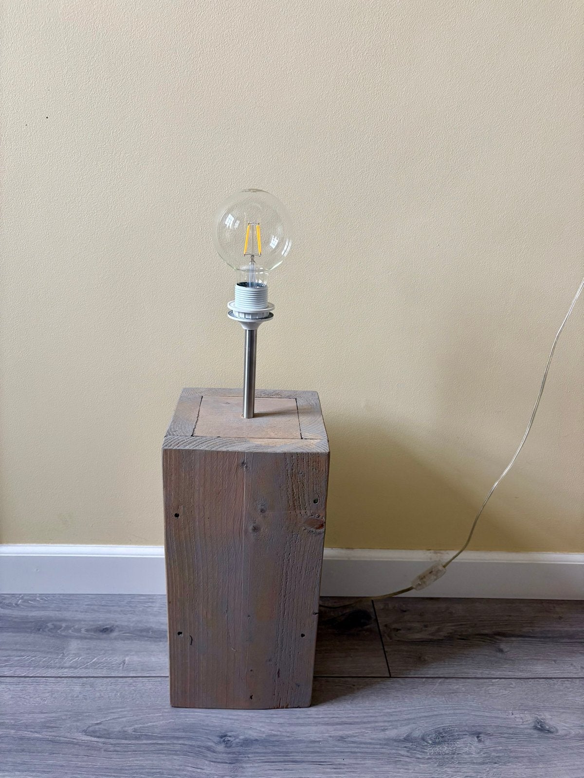 Unieke houten tafellamp - Handgemaakt, Ophalen, Zo goed als nieuw, Hout, 50 tot 75 cm