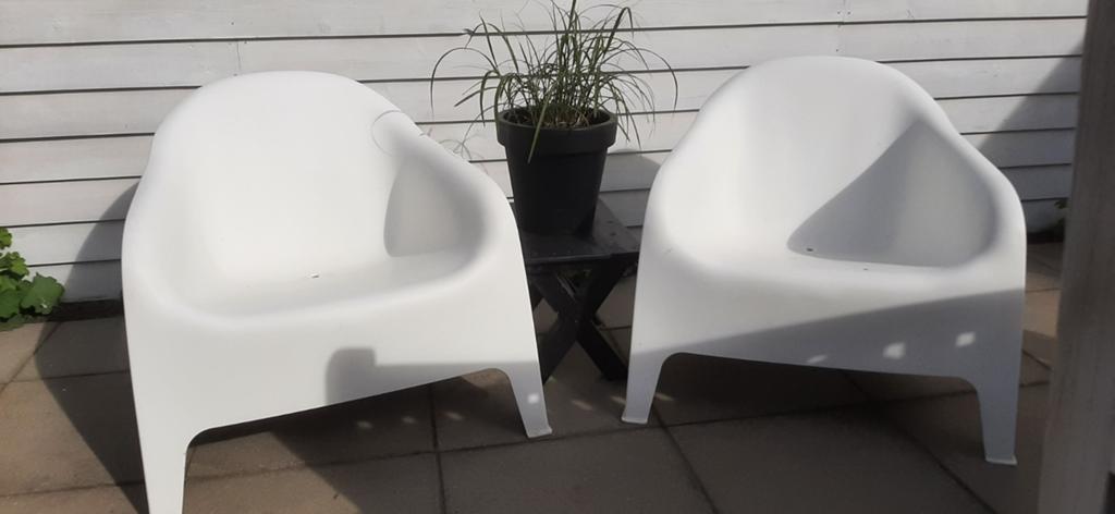 Twee witte Ikea tuinstoelen - Gebruikt, Ophalen of Verzenden