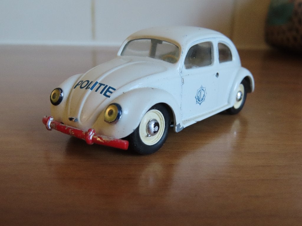 Schaalmodel Volkswagen Kever, brilmodel politie 1:43, Ophalen of Verzenden, Gebruikt, Auto, Overige merken