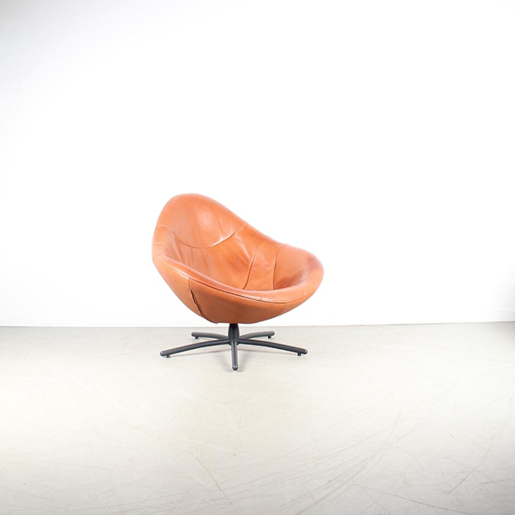 1x Label Hidde Fauteuil + Hocker Cognac Leer – Zwart, Niet ingevuld, Niet ingevuld, Ophalen of Verzenden, Zo goed als nieuw