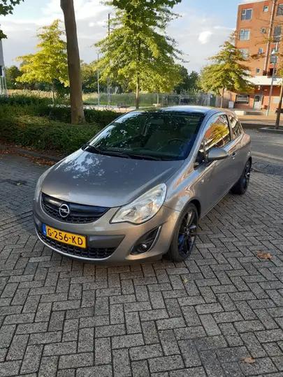 Opel Corsa 1.4 64KW 3D 2012 Bruin, Auto's, Voorwielaandrijving, Stof, 40 €/maand, 1398 cc