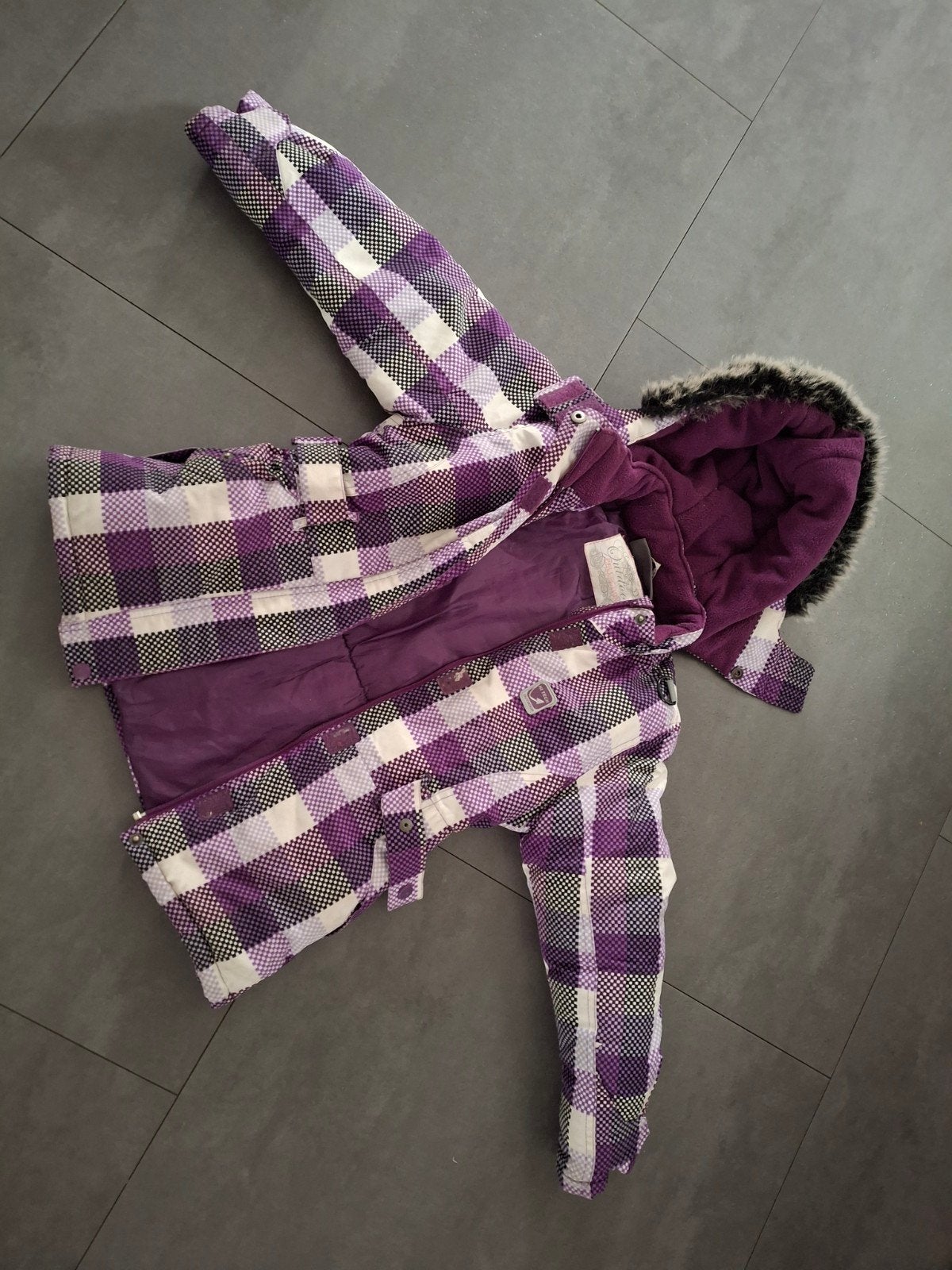 Warme paarse winterjas voor meisjes, maat 128, Kinderen en Baby's, Kinderkleding | Overige, Ophalen of Verzenden, Gebruikt, Outdoor Collection