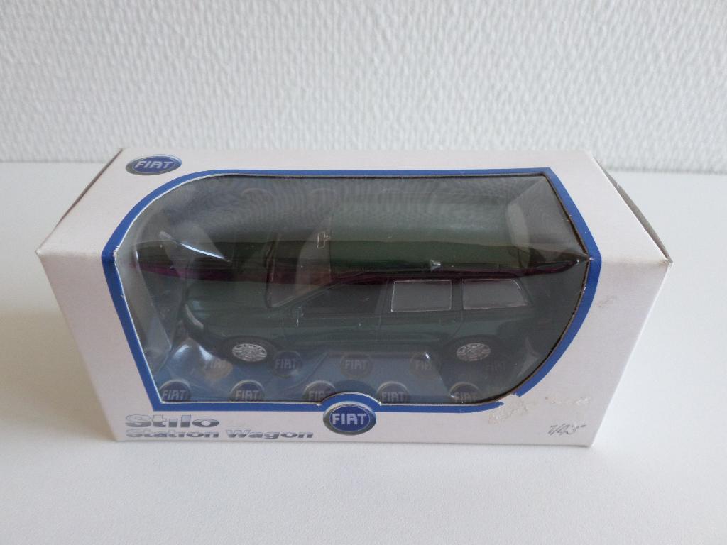 Fiat Stilo Station Wagon metallic donkergroen 1:43 Norev, Ophalen of Verzenden, Zo goed als nieuw, Auto, Norev