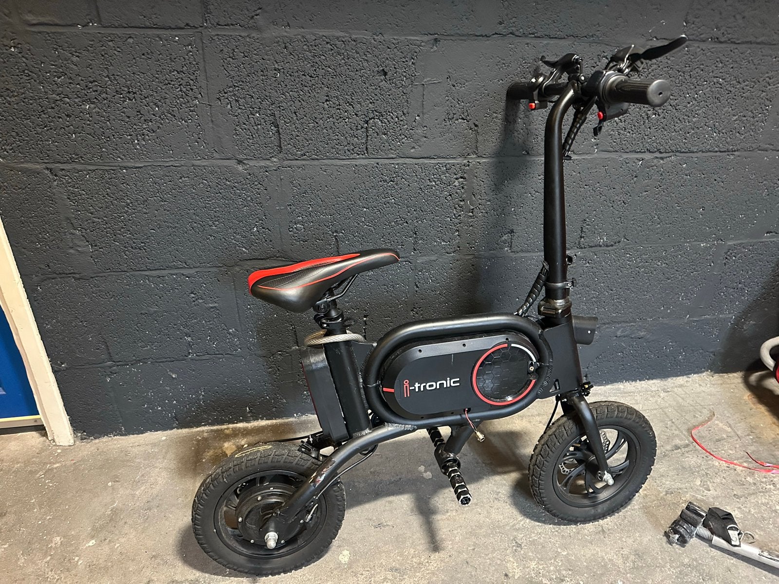 i-tronic E-bike met defecte achterband en losse accu, Fietsen en Brommers, Ophalen, Gebruikt, Overige merken