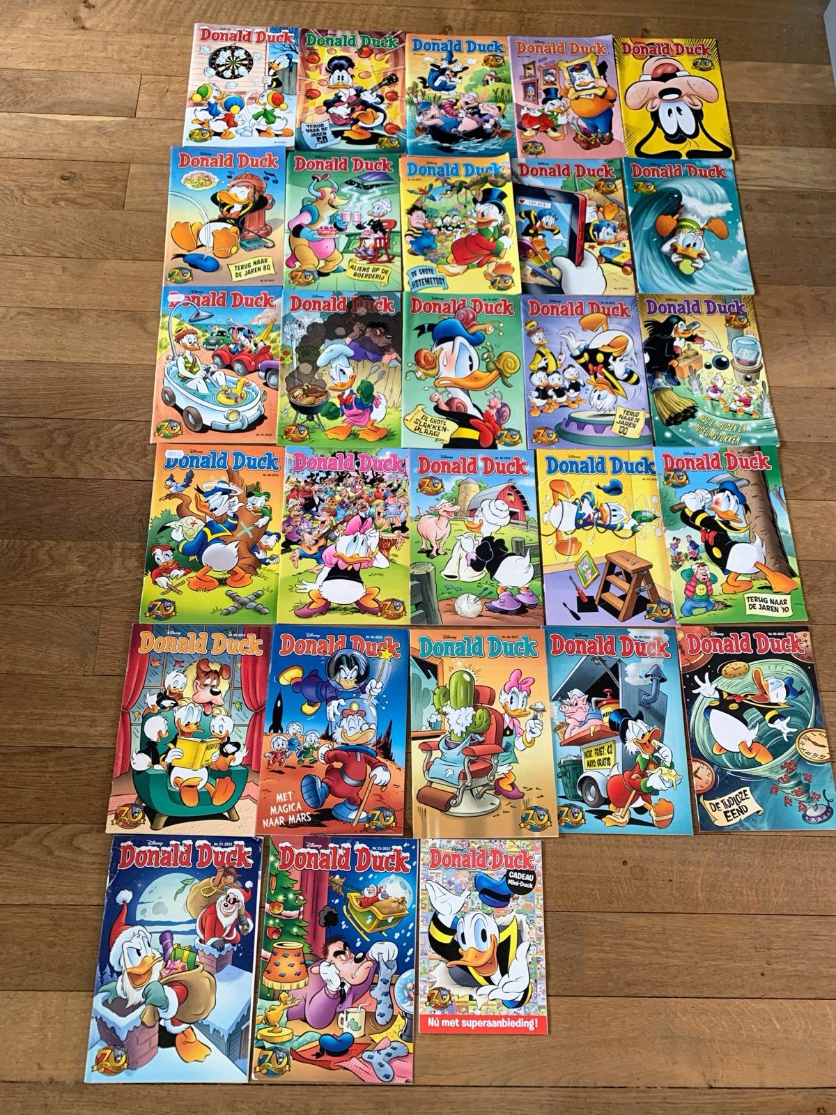 27 + 1 mini Donald Duck weekbladen 2022, Meerdere stripboeken, Ophalen of Verzenden, Gelezen