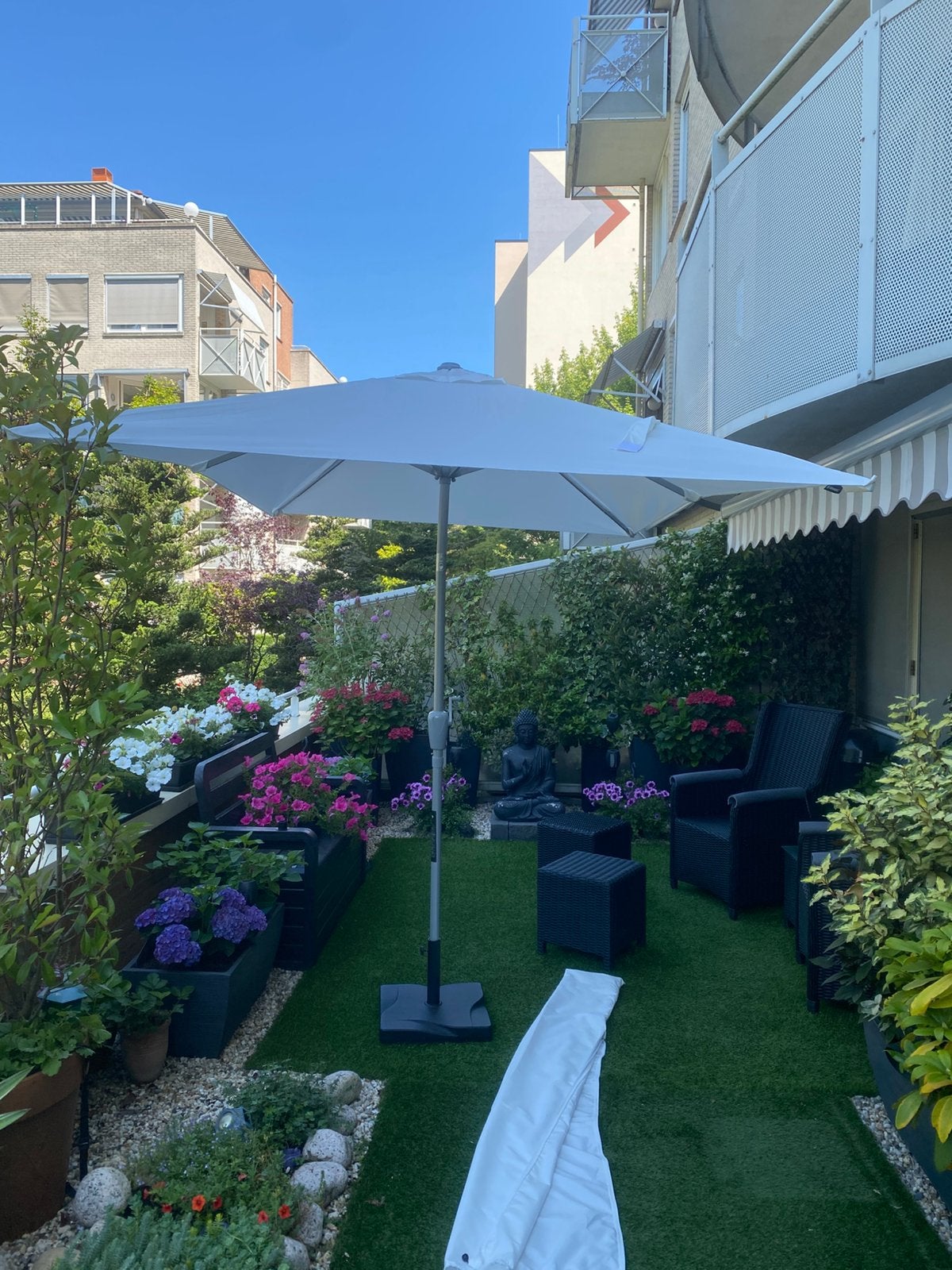 Witte parasol 200 x 300 cm, Ophalen, Kantelbaar, 2 tot 3 meter, Zo goed als nieuw