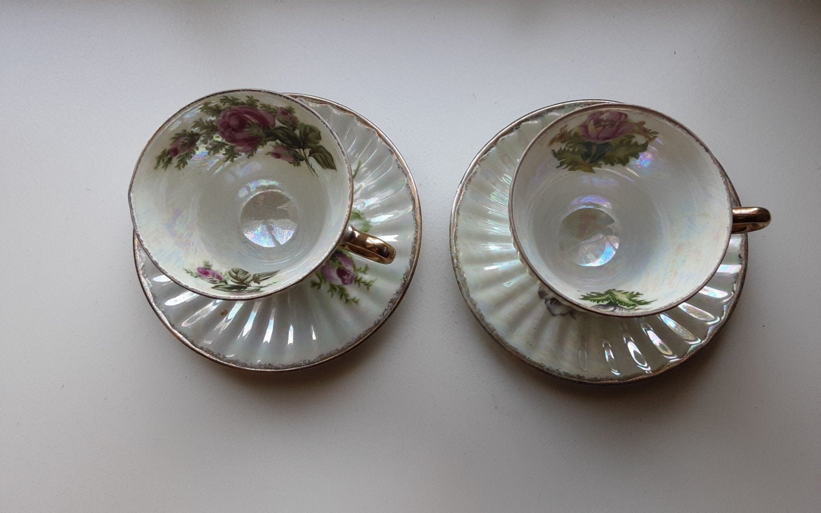 2 prachtige theekopjes, parelmoer/bloemendecor v. hightea ed, Antiek en Kunst, Ophalen of Verzenden