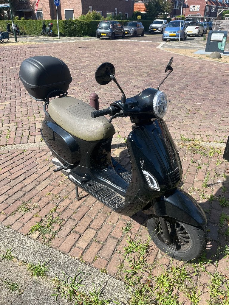 IVA E-Riva elektrische scooter zwart, Fietsen en Brommers, Snorfietsen en Snorscooters, Gebruikt, Elektrisch, Ophalen, Overige merken