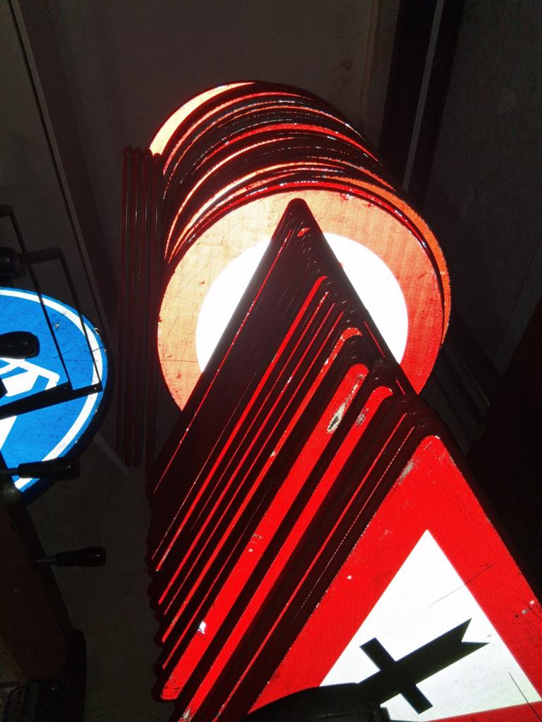 Verkeersborden te koop - Rond en driehoekig, Ophalen of Verzenden
