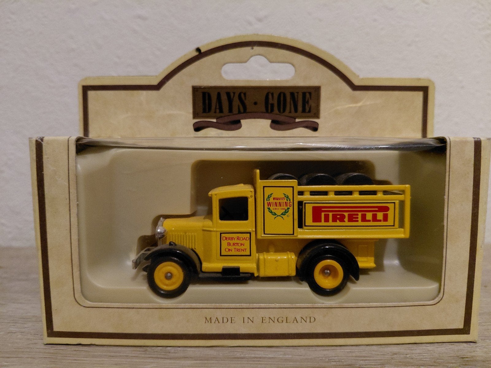 Pirelli tyres 1934 Model 'A' Ford Truck, Overige merken, Verzenden, Groter dan 1:32, Zo goed als nieuw