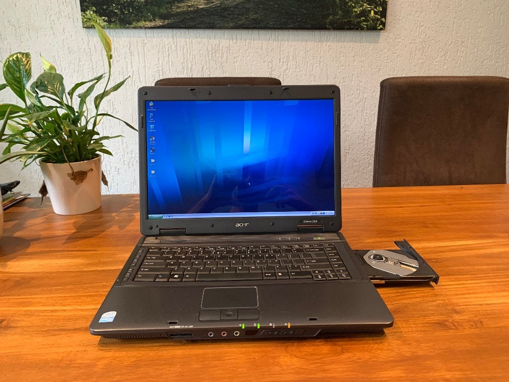 Nette 15 inch retro dualcore Windows XP laptop. Accu werkt, HDD, Minder dan 4 GB, Minder dan 2 Ghz, 120 GB