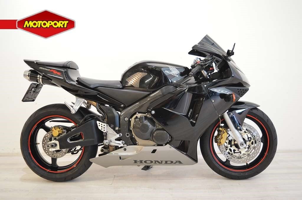 Honda CBR 600 RR (bj 2003), Motoren, Motoren | Honda, Wijngaardveld 1
9300  AALST, BE, Bedrijf, Super Sport, Mc.benelux@honda-eu.com