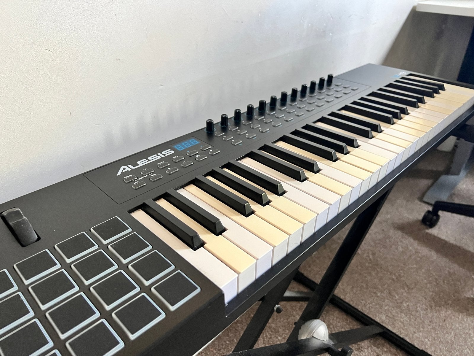 Alesis VI49 MIDI Keyboard, Zo goed als nieuw, Aanslaggevoelig, Ophalen, 49 toetsen