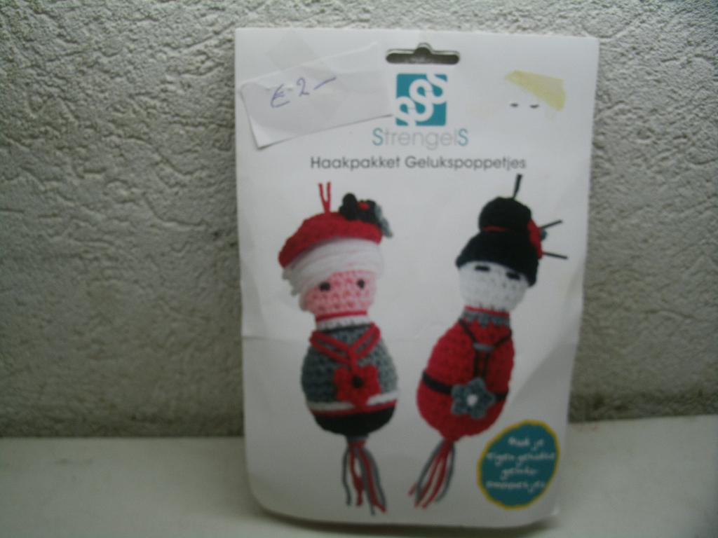 bg 61 haak paket geluks poppetjes comp.70gr  2,00, Ophalen of Verzenden, Haken, Patroon of Boek